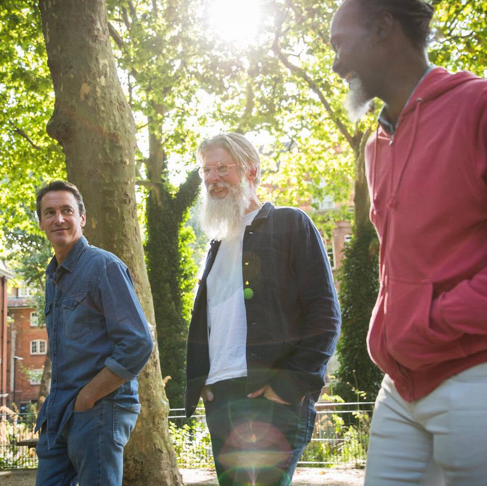 هل تحاول زيادة نشاطك؟ يشرح أحد الخبراء فوائد تتبع عدد الخطوات featured image