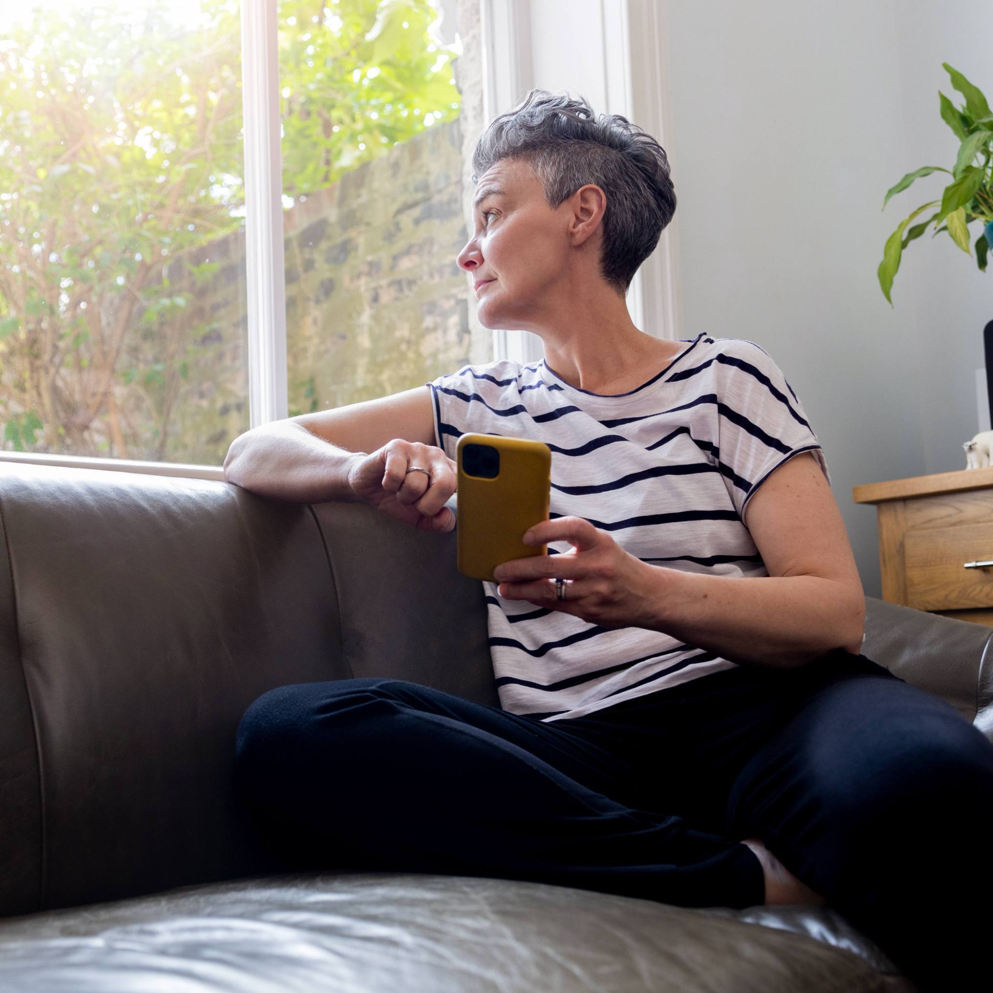 Estudo da Mayo Clinic revela causas ocultas de ataques cardíacos em adultos mais jovens, especialmente em mulheres featured image