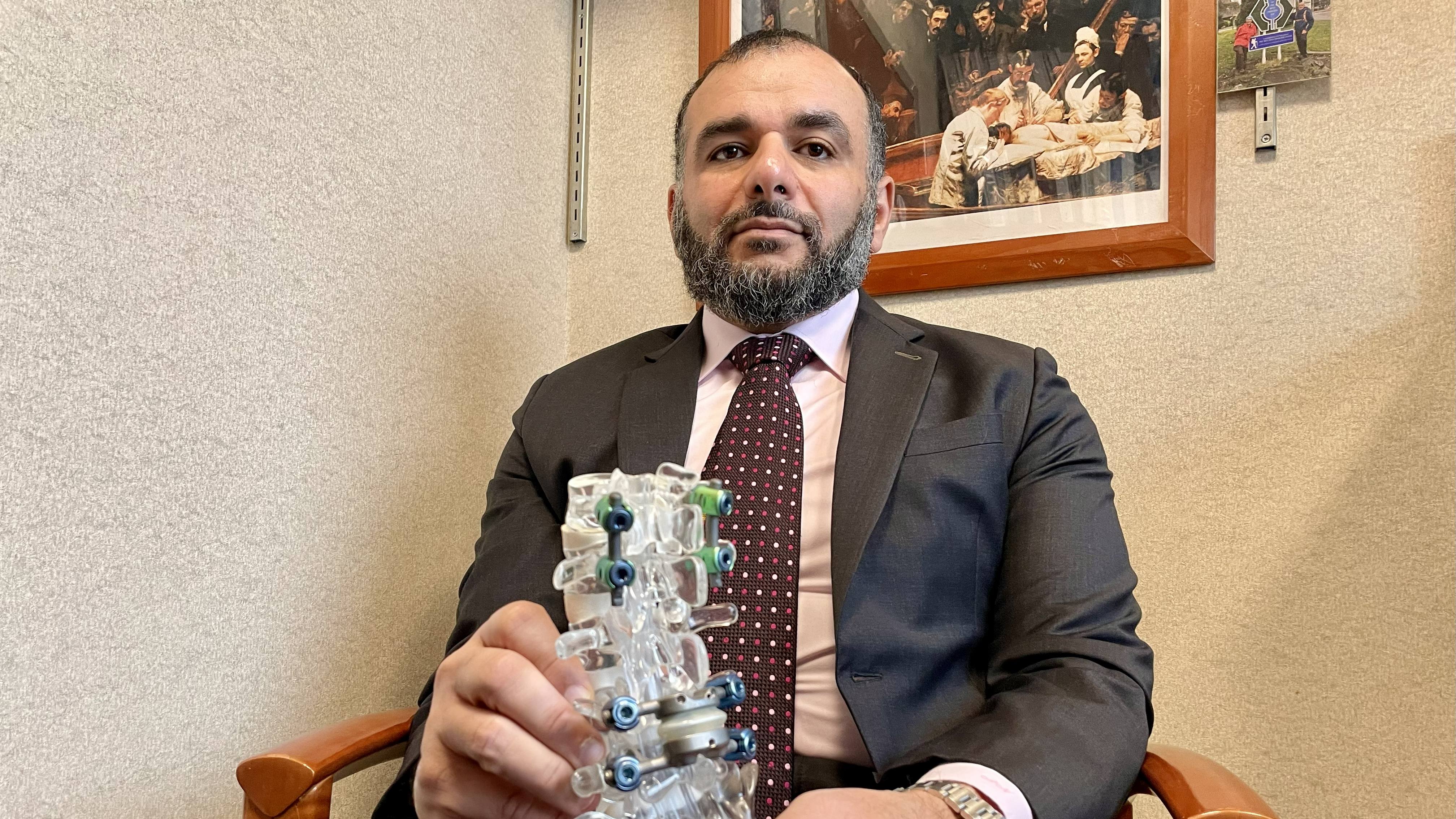 IA, robótica e implantes que preservam o movimento ampliam opções de cirurgia da coluna para pacientes featured image