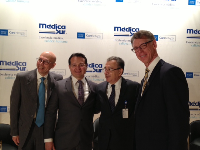 Representatives from Mayo Clinic and Médica Sur 