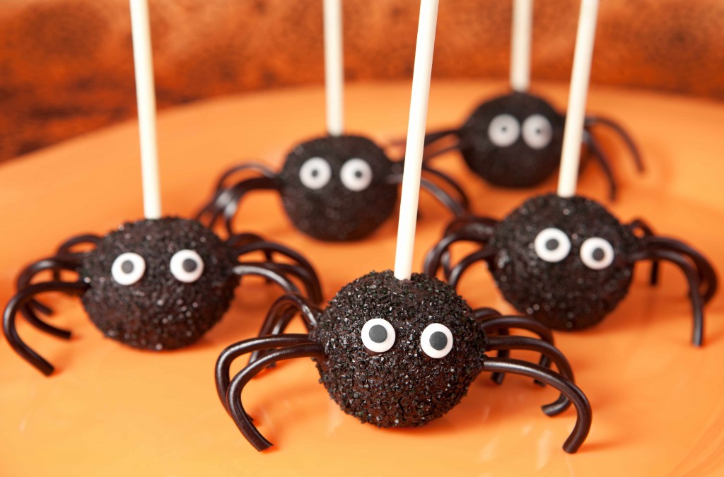 homemade spider lollipop treats for Halloween