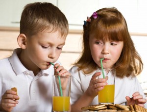 children drinking fruit juice