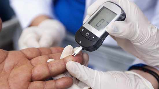 Measuring blood sugar with a blood glucose meter for diabetes 16x9