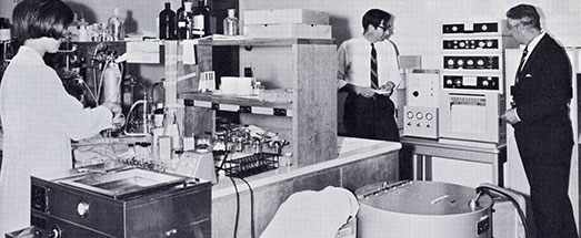 Drs. A.F. Hofman and W.H.J. Summerskill examining a new liquid gass chromatograph in the GI Unit biochemistry laboratory