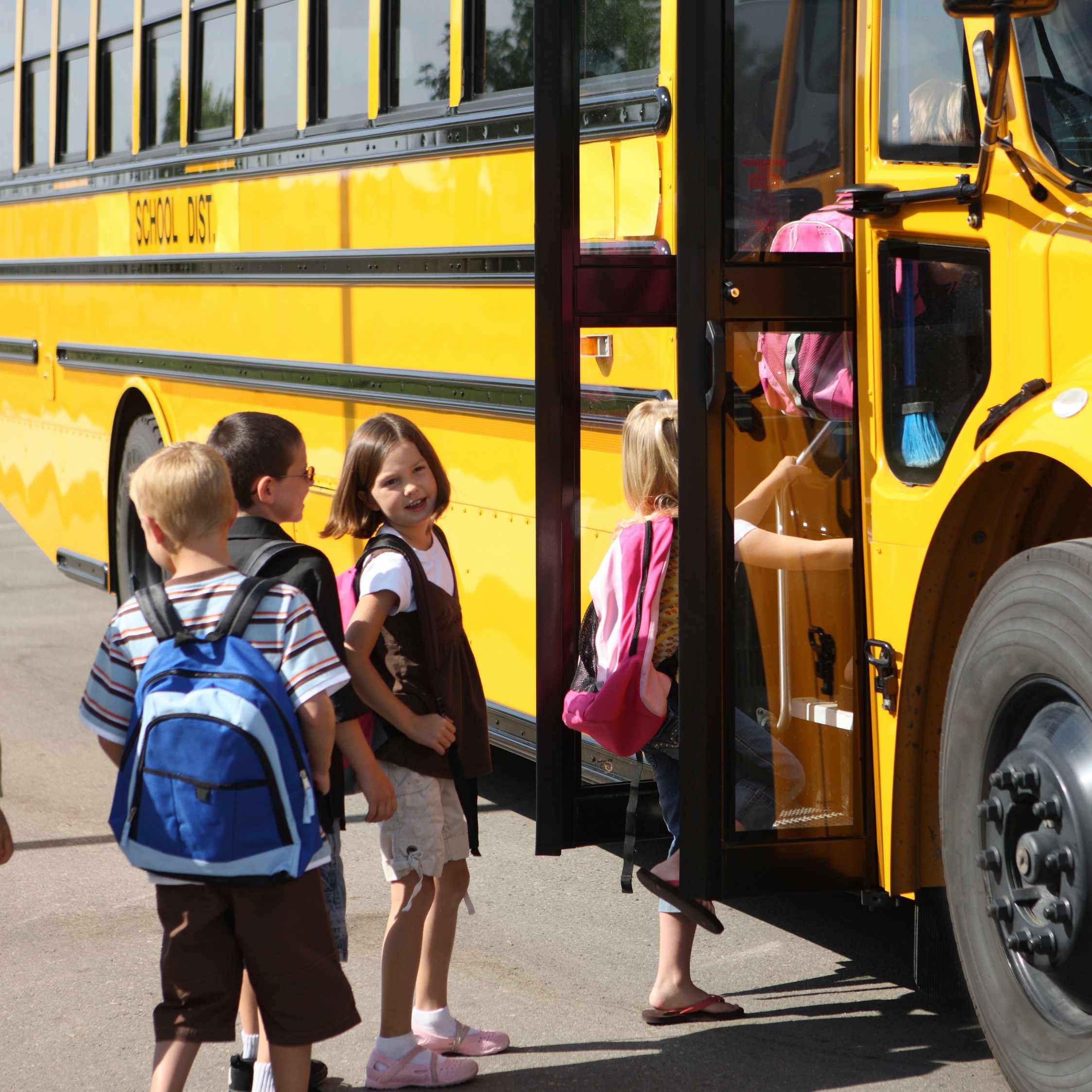 Оплата автобуса детям. Автобус для детей. Школьный автобус дети. Автобус для экскурсий маленький. Автобус для перевозки детей.