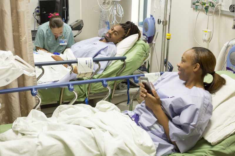 Olympian Aries Merritt in hospital with sister before kidney transplant