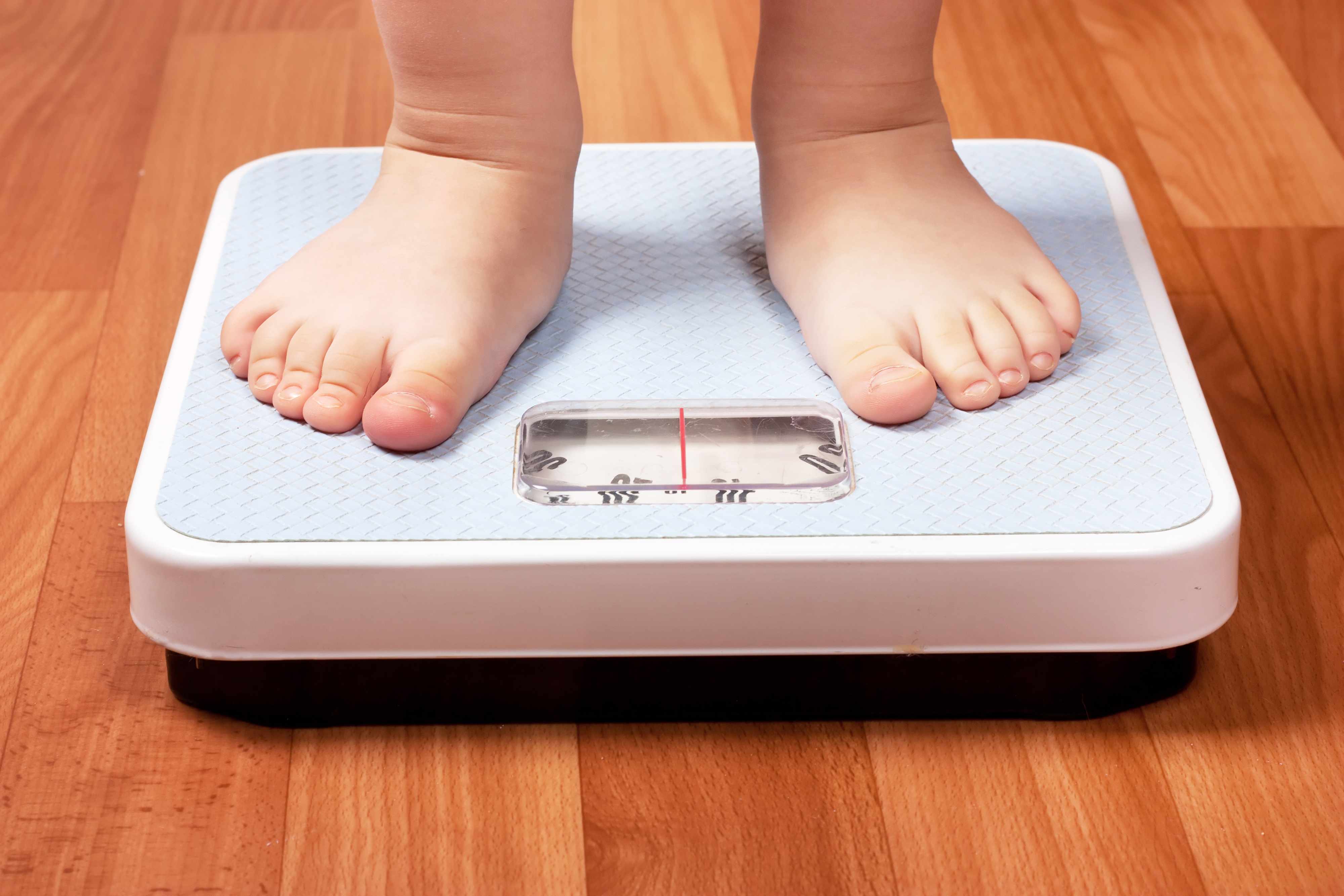Yếu tố gì ảnh hưởng đến cân nặng của bé? | viamclinic.vn