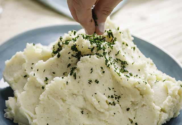 close up of garlic cauliflower potato mash