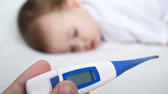 https://newsnetwork.mayoclinic.org/n7-mcnn/7bcc9724adf7b803/uploads/2017/01/little-child-looks-sick-with-fever-thermometer-temperature-16x9.jpg