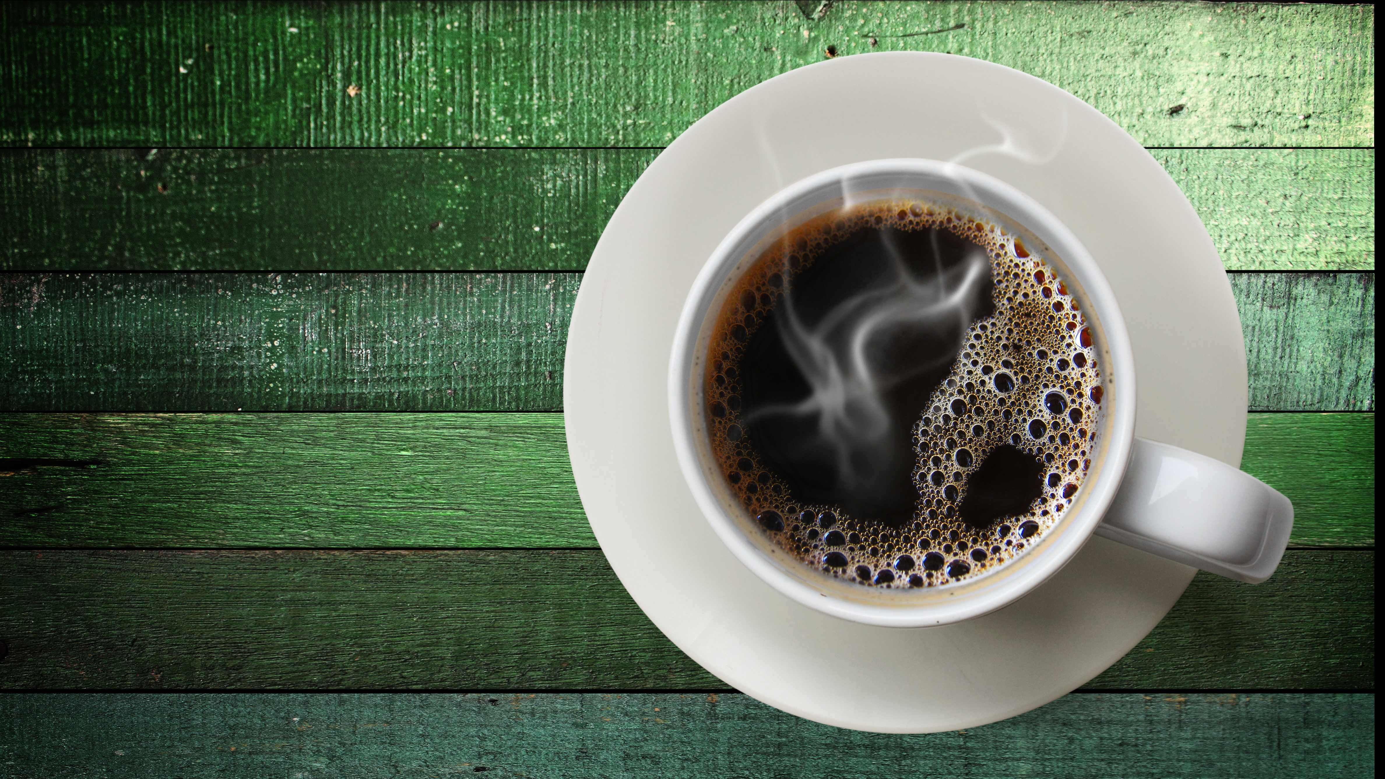 Доброе утро маленькой пятницы. Кружка кофе. Чашка кофе фото. Кофе в кружке. Картинки на рабочий стол кофе.