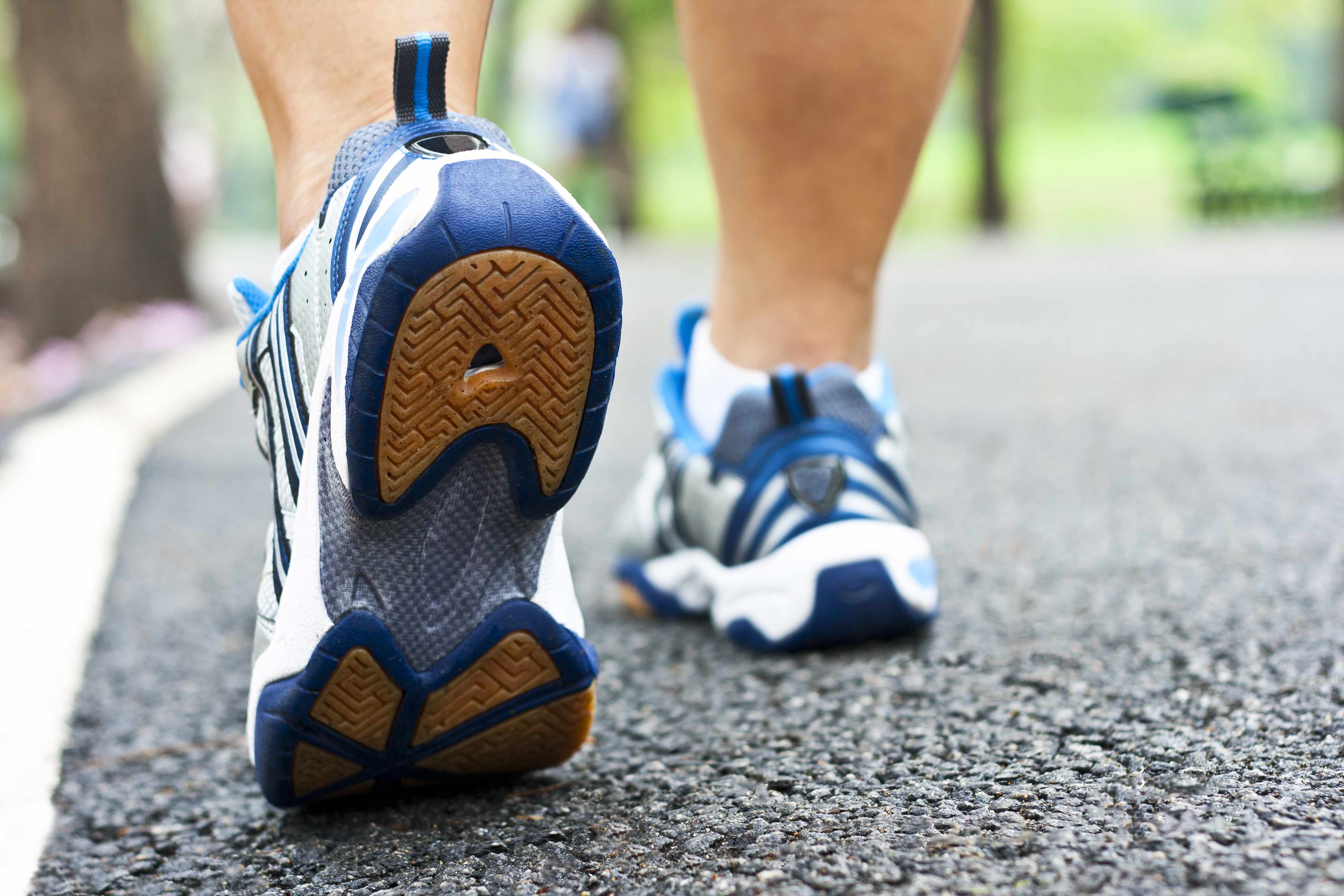 Vies hoe Geleidbaarheid Consumer Health Tips: These shoes are made for walking - Mayo Clinic News  Network