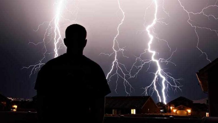 In The Loop: What Happens To Your Body After A Lightning Strike? - Mayo 