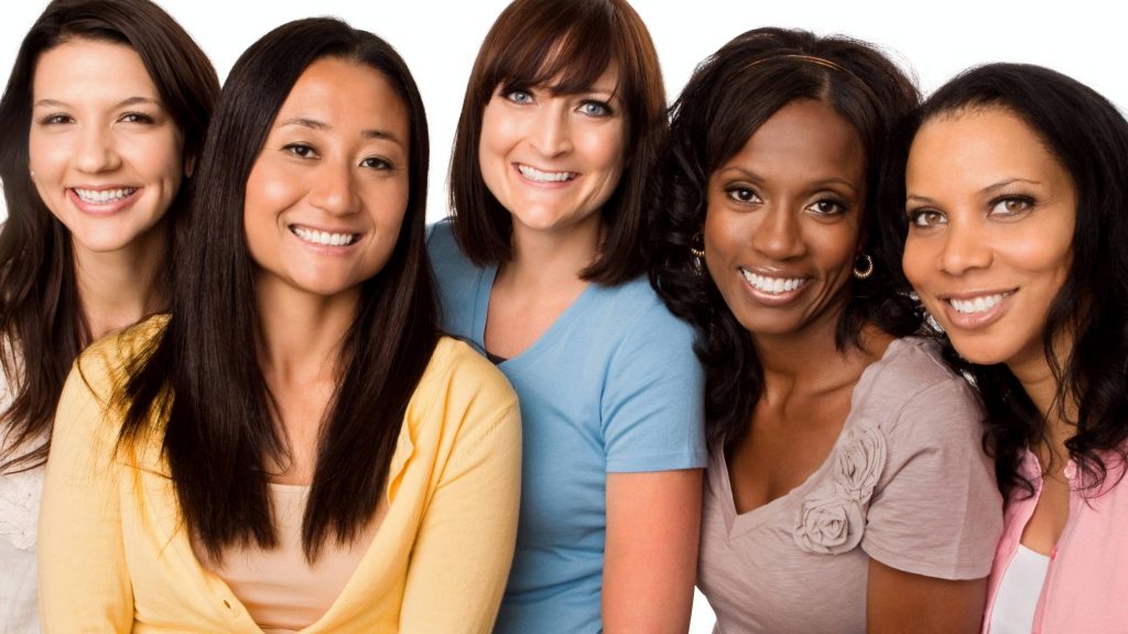 Un grupo diverso de mujeres