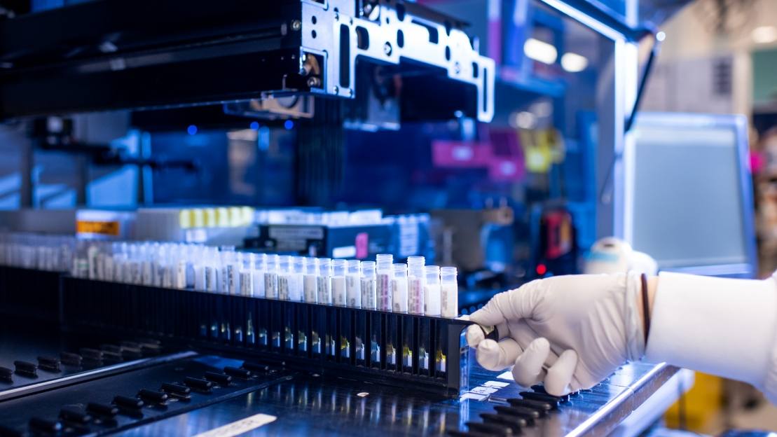 Science Saturday Crosslaboratory collaboration accelerates gold