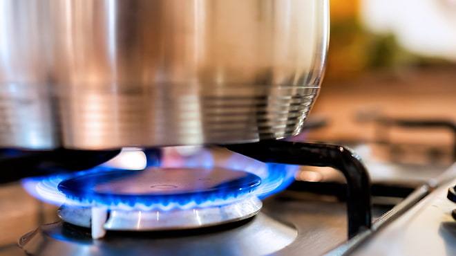 Metal pan, burn on gas stove