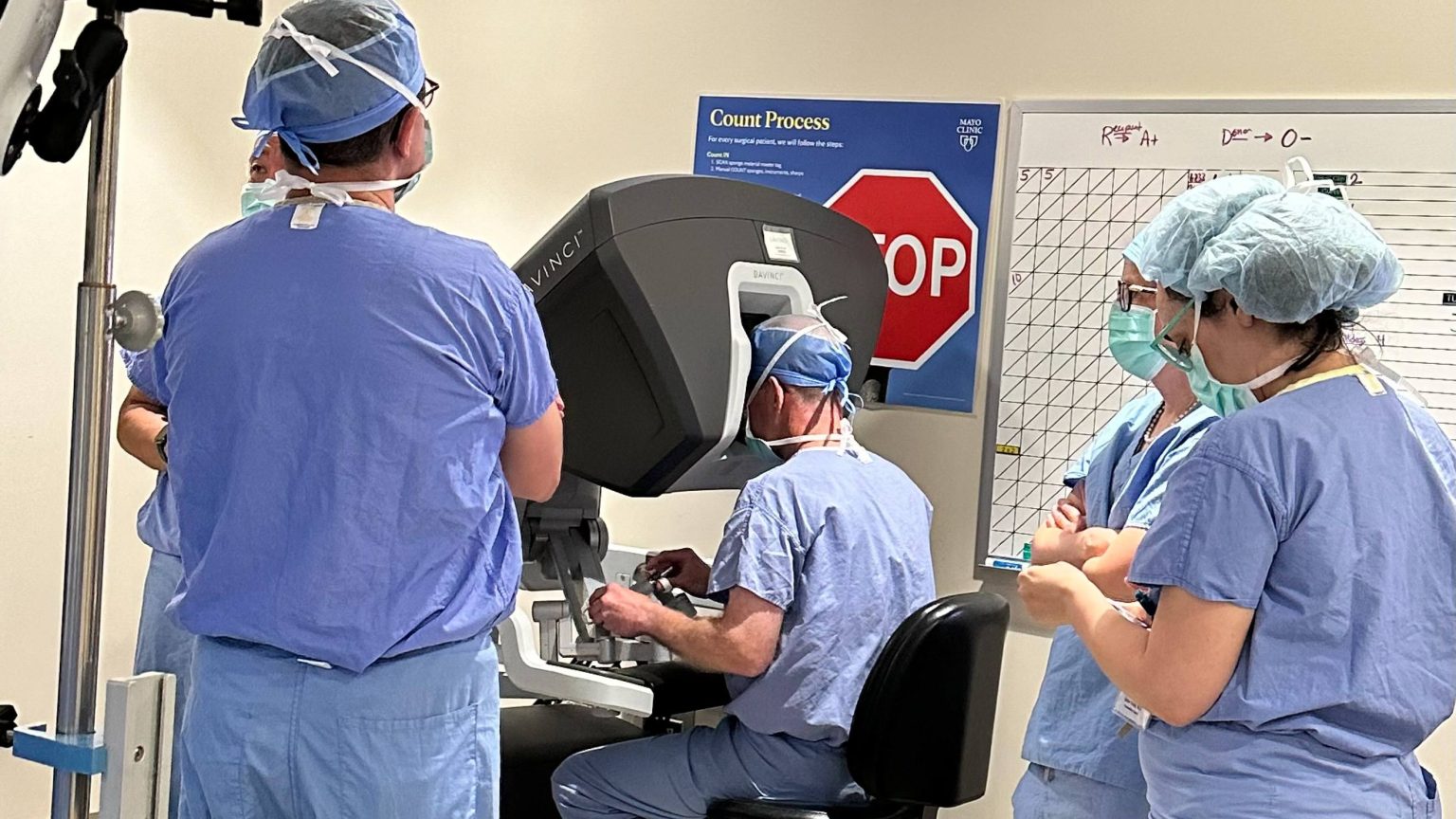 Mayo Clinic surgeons perform first roboticassisted kidney transplant