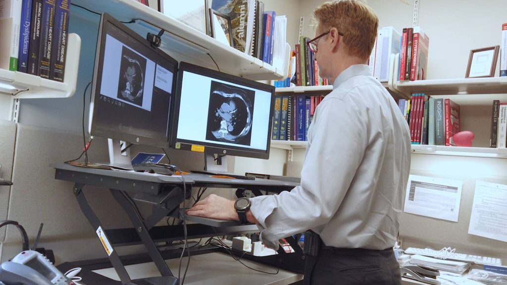 Dr Regis Fernandes reviews a coronary calcium scan