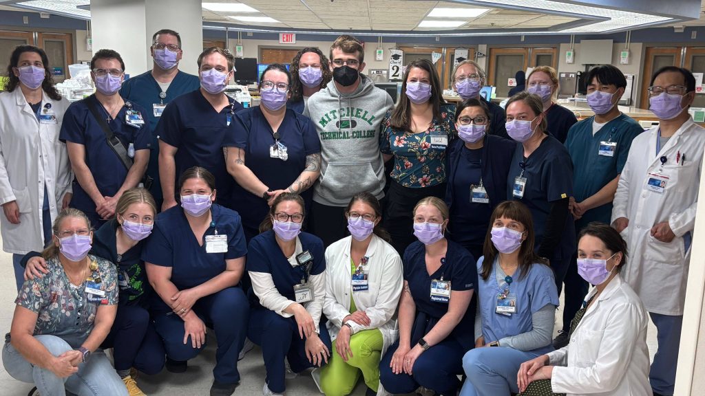 Mayo Clinc patient, Brady Larson and his care team who helped him celebrate with a graduation walk