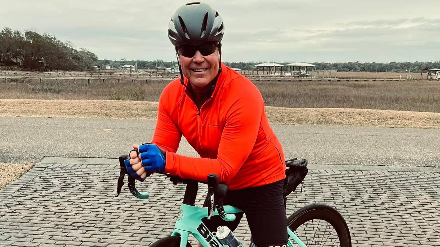 Mayo patient cycles 4,500 miles after ostomy surgery for Crohn’s disease  featured image