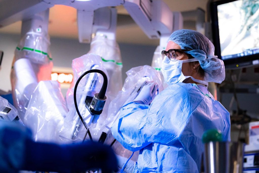 Surgical assistant during robotic surgery