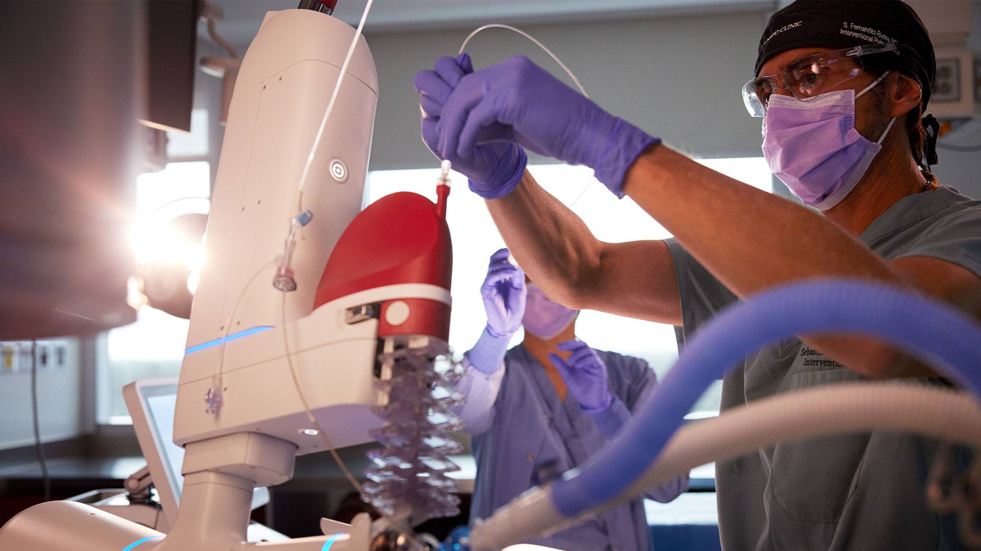 (VIDEO) Robotic-assisted bronchoscopy study of more than 2,000 lung lesions suggests safer, faster path to diagnosing lung cancer featured image