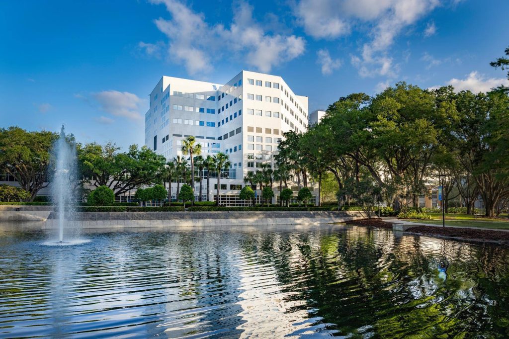 Exterior image of Mayo Clinic Hospital in Jacksonville, Florida