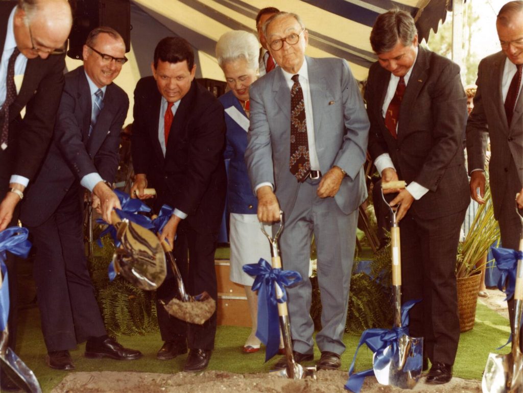 Mayo Clinic leaders and benefactors break ground in Jacksonville, Florida, marking the beginning of our commitment to the First Coast.