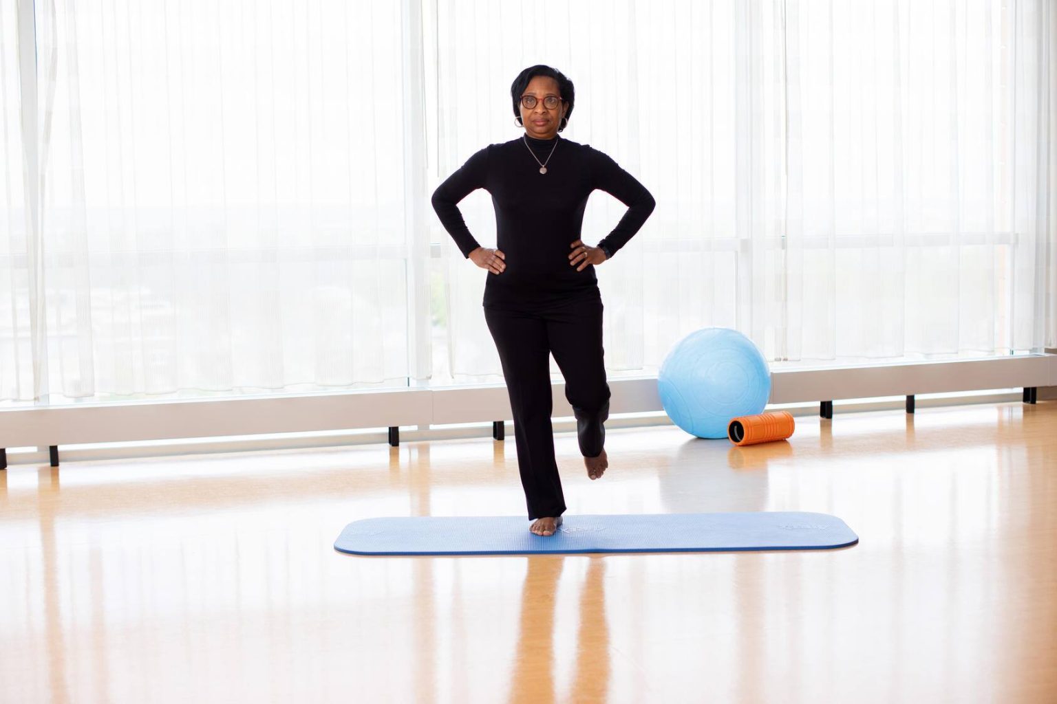 Estudio de Mayo Clinic Lo que estar de pie en una pierna puede decirte