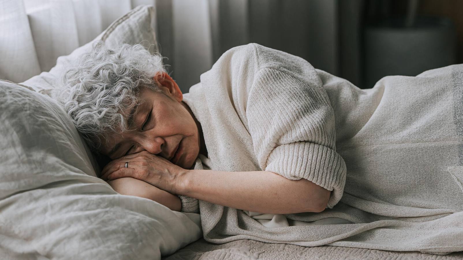 Cómo los expertos de Mayo Clinic utilizan la IA para detectar mejor la apnea del sueño, especialmente en mujeres featured image